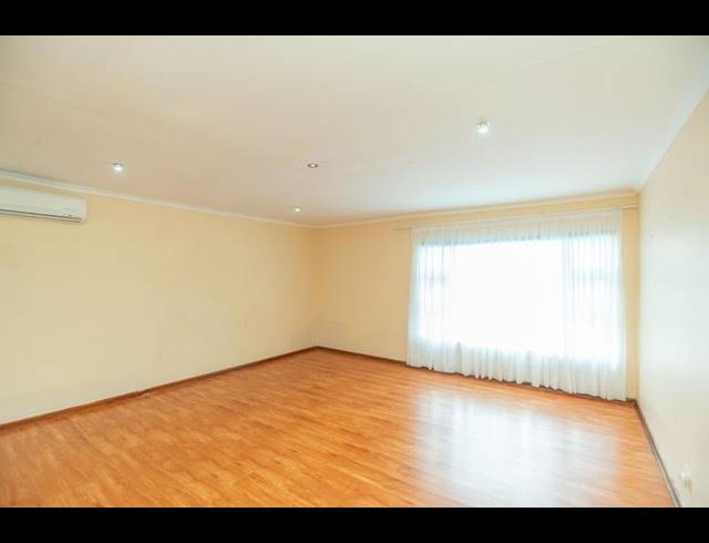 3 BEDROOM HOUSE FOR SALE IN ROWALLAN PARK